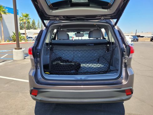 Used 2017 Toyota Highlander XLE AWD/4WD image 27