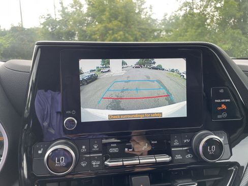 Used 2023 Toyota Highlander XSE AWD/4WD image 18