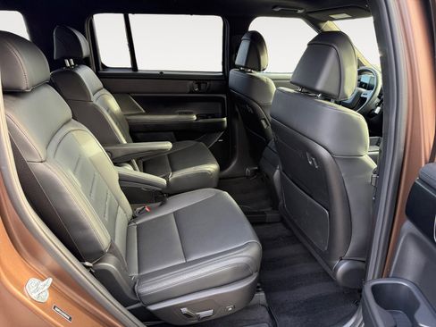 Certified 2025 Hyundai Santa Fe Calligraphy image 18