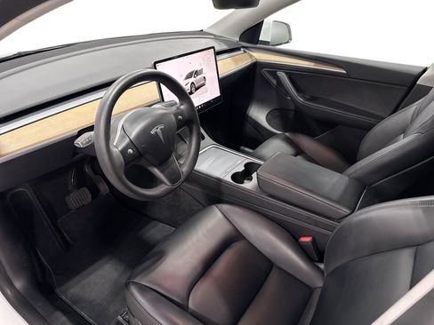 Certified 2023 Tesla Model Y Long Range AWD/4WD image 9