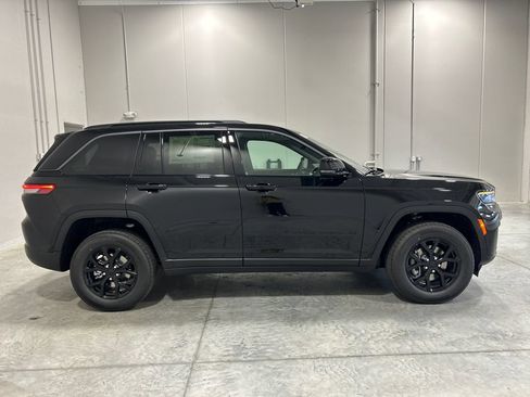 New 2026 Jeep Grand Cherokee Altitude AWD/4WD image 5
