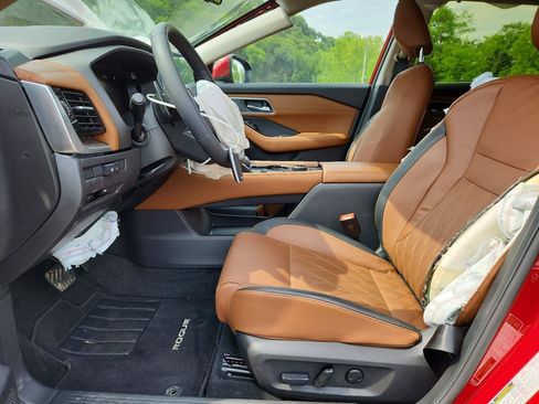 Used 2025 Nissan Rogue Platinum w/ Platinum Premium Package AWD/4WD image 6