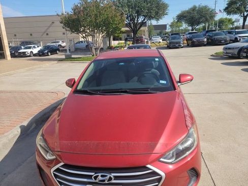 Used 2017 Hyundai Elantra SE FWD image 2