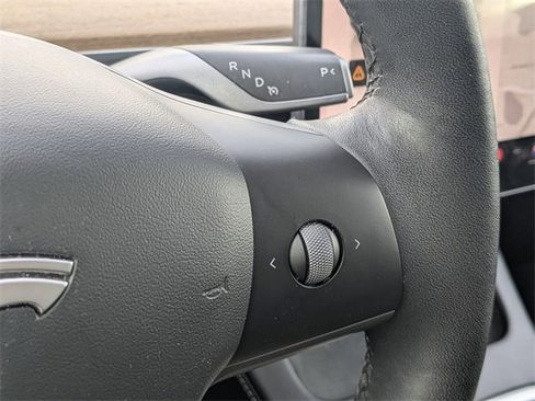 Used 2022 Tesla Model Y Performance image 29