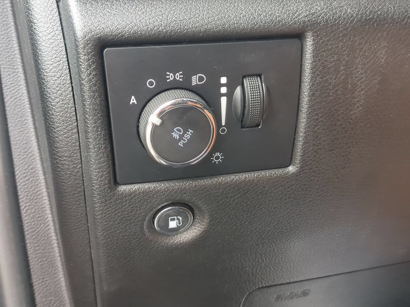 Used 2021 Jeep Grand Cherokee Limited AWD/4WD image 22