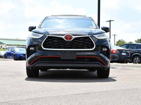 Used 2021 Toyota Highlander Limited AWD/4WD image 2