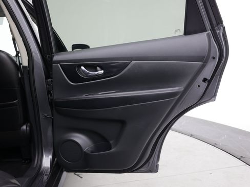 Used 2018 Nissan Rogue SL FWD image 35