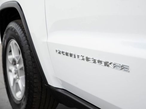 Used 2015 Jeep Grand Cherokee Laredo w/ Quick Order Package 23E AWD/4WD image 7