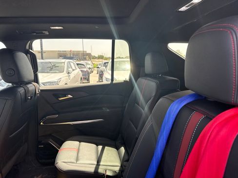 Used 2025 Chevrolet Traverse RS w/ LPO, Floor Liner Package FWD image 6