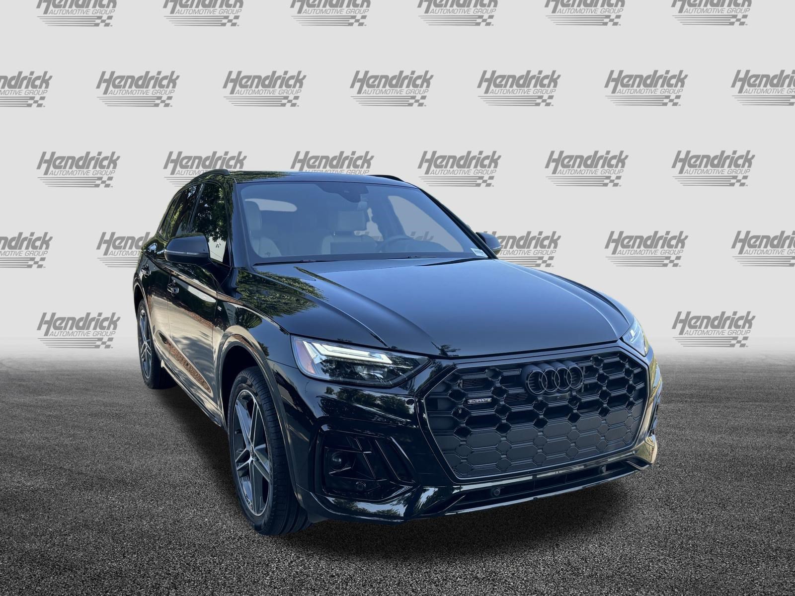 Certified 2024 Audi Q5 e Premium Plus w/ Premium Plus Package AWD/4WD image 2