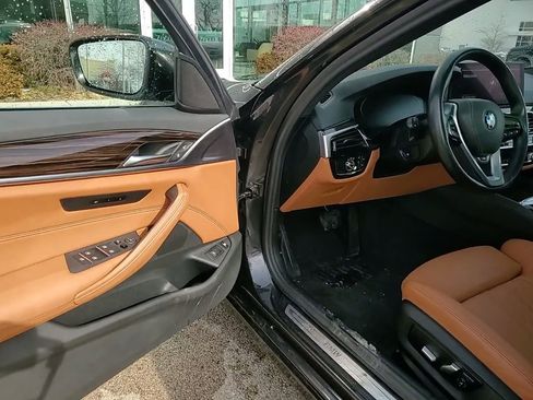 Used 2023 BMW 530e xDrive 530e iPerformance w/ Convenience Package image 23