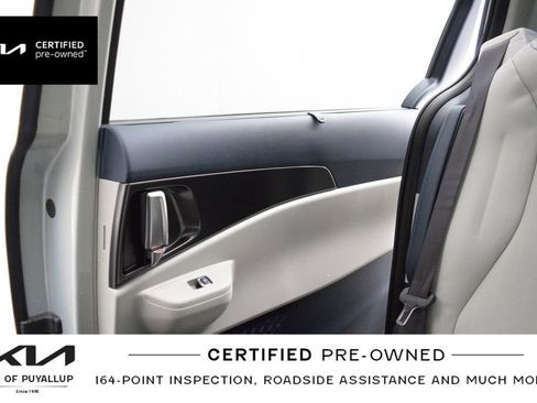 Used 2025 Kia Carnival SX w/ SX Dark Edition Package image 13