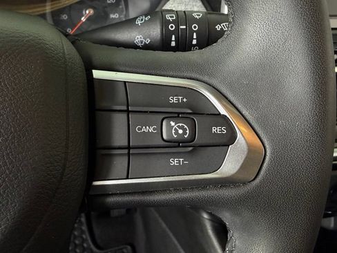 Used 2025 Jeep Compass Latitude AWD/4WD image 17