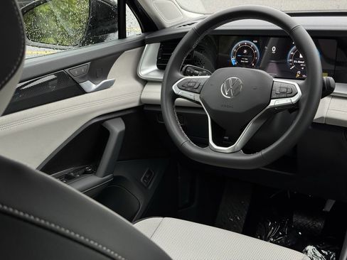 New 2025 Volkswagen Tiguan SE image 26