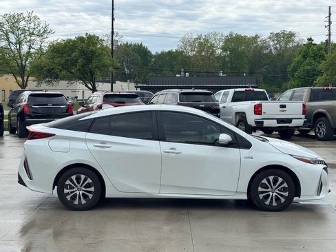 Used 2022 Toyota Prius Prime XLE FWD image 5