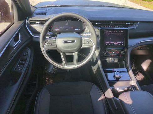 New 2025 Jeep Grand Cherokee L Altitude AWD/4WD image 17
