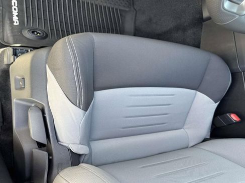 Certified 2025 Toyota Tacoma TRD Off-Road image 10