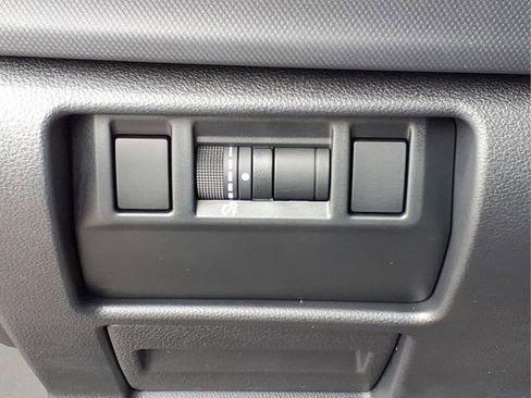 Used 2025 Subaru Forester Premium AWD/4WD image 18