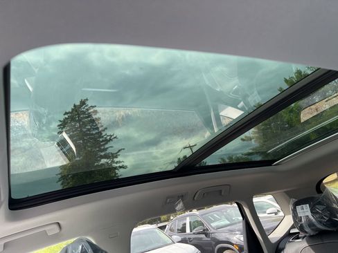 New 2025 Volkswagen Taos SE image 15