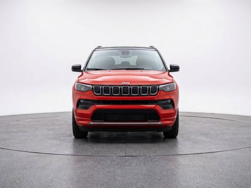 Used 2025 Jeep Compass Limited AWD/4WD image 2
