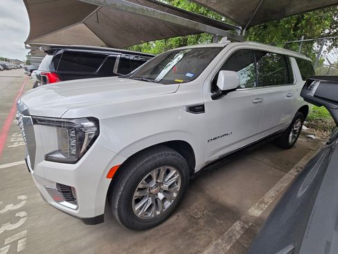 Used 2022 GMC Yukon XL Denali AWD/4WD image 6