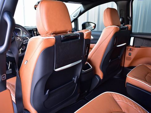 New 2026 Chrysler Pacifica Pinnacle image 23