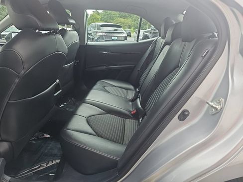 Used 2021 Toyota Camry SE FWD image 11