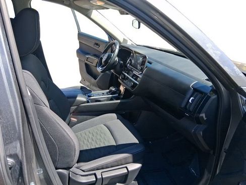Used 2025 Nissan Pathfinder SV AWD/4WD image 17