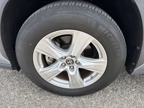 Used 2023 Toyota Highlander LE image 10