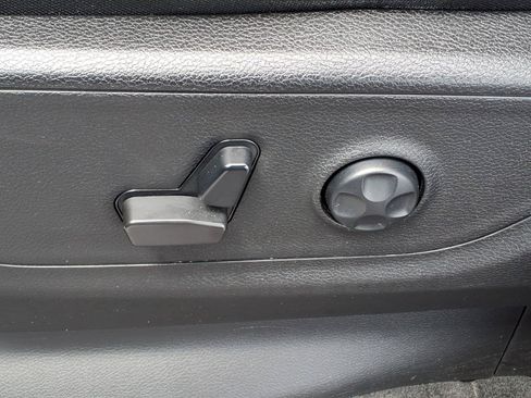 Used 2021 RAM 1500 Big Horn AWD/4WD image 16
