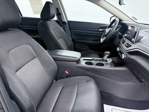 Used 2025 Nissan Altima 2.5 SV FWD image 17