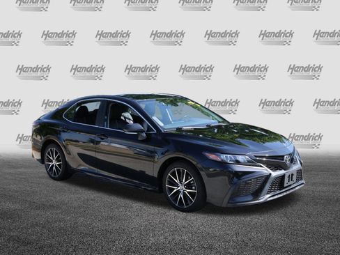 Used 2022 Toyota Camry SE FWD image 2