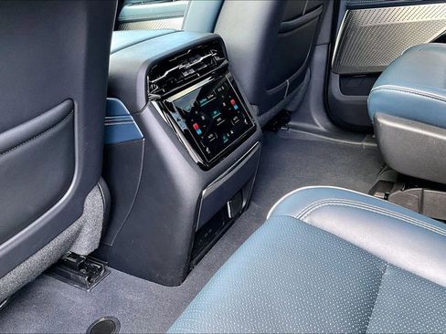 Certified 2025 Cadillac Escalade IQ Luxury 2 w/ LPO, Premium Carpet Package AWD/4WD image 10