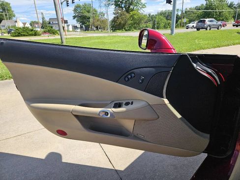 Used 2006 Chevrolet Corvette Coupe w/ Preferred Equipment Group RWD image 13