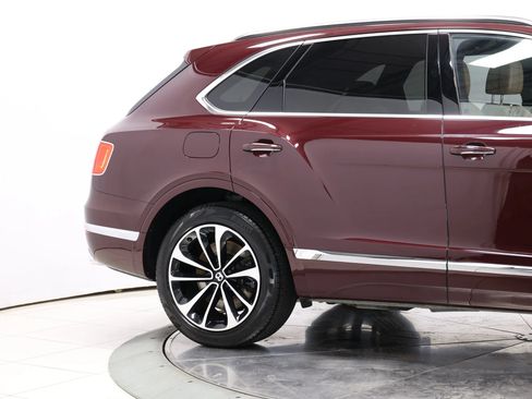 Used 2018 Bentley Bentayga AWD/4WD image 76