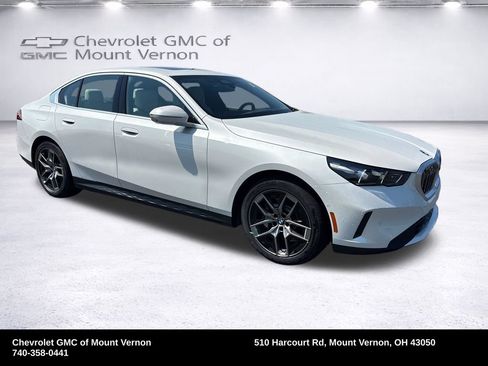 Used 2026 BMW 530i xDrive w/ Premium Package AWD/4WD image 9