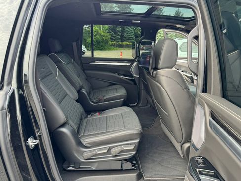 Used 2026 Cadillac Escalade ESV V AWD/4WD image 23
