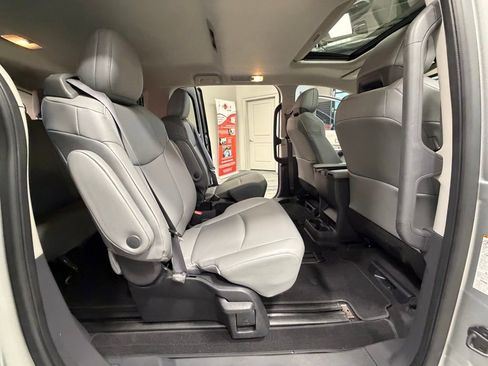 Used 2022 Toyota Sienna XLE image 47