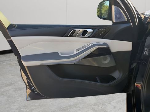 Used 2023 BMW X7 M60i w/ Executive Package image 27