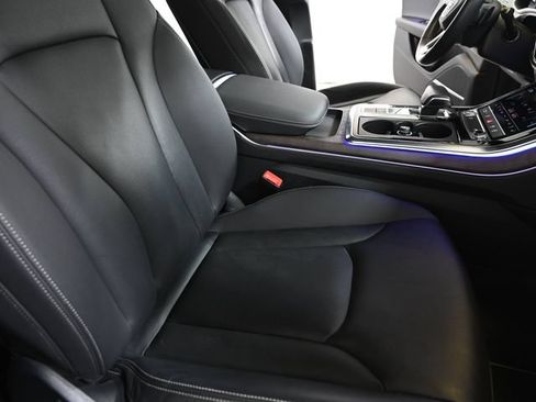 Used 2019 Audi Q8 Premium Plus w/ Premium Plus AWD/4WD image 27