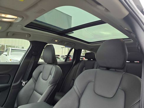 Certified 2025 Volvo V60 B5 Cross Country Plus image 22