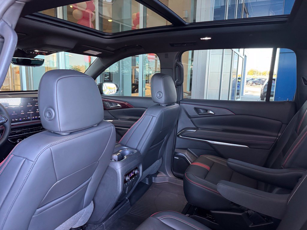 New 2027 Chevrolet Traverse RS w/ LPO, Floor Liner Package FWD image 24