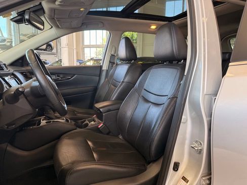 Used 2019 Nissan Rogue SL w/ Premium Package AWD/4WD image 9
