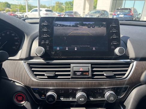Used 2018 Honda Accord Touring image 18