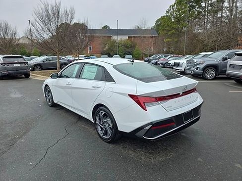 New 2026 Hyundai Elantra Limited image 18