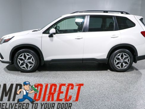 Used 2023 Subaru Forester Premium AWD/4WD image 10