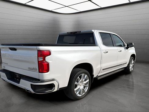Used 2022 Chevrolet Silverado 1500 High Country w/ High Country Premium Package image 3