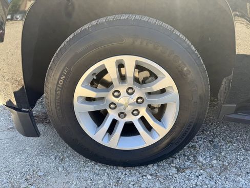 Used 2019 Chevrolet Suburban LT image 36