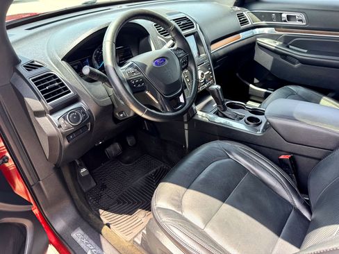 Used 2017 Ford Explorer Limited w/ Equipment Group 301A FWD image 12