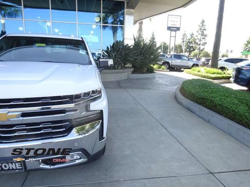 Certified 2020 Chevrolet Silverado 1500 LTZ w/ LTZ Plus Package AWD/4WD image 33